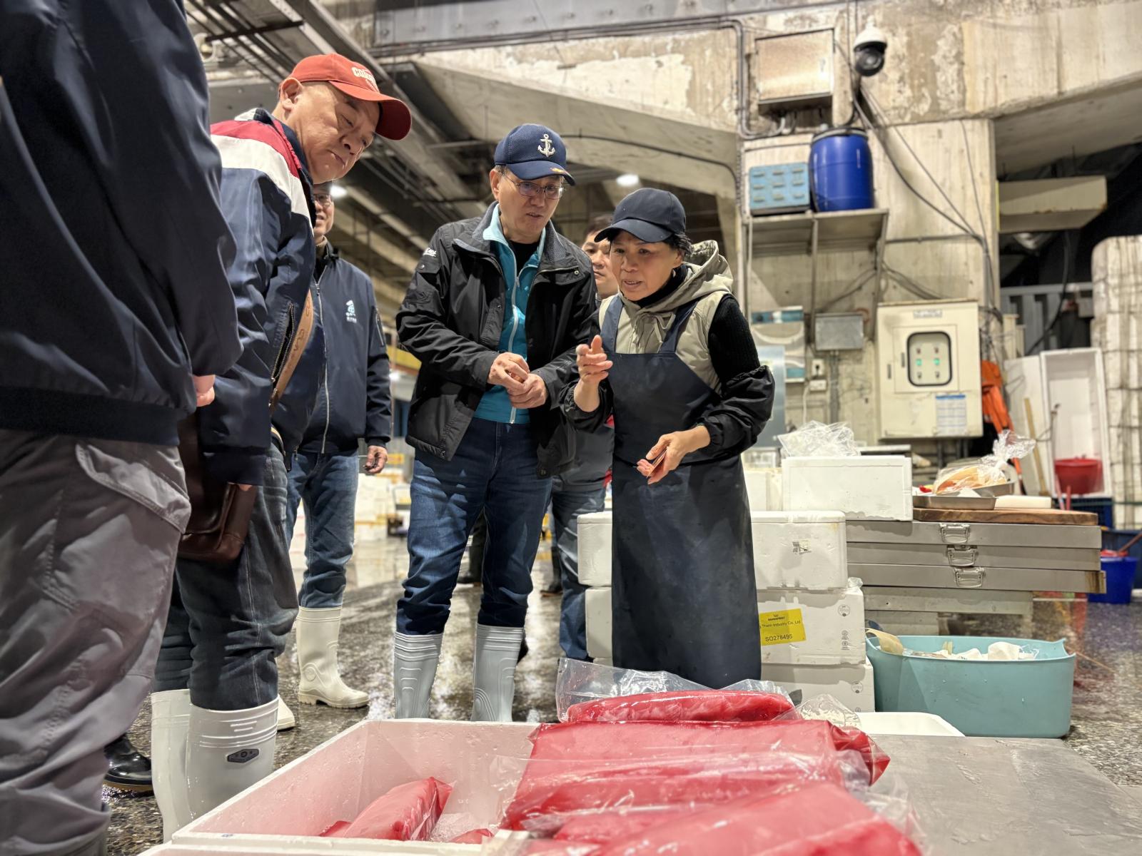 漁業署署長視察臺北及三重魚市場